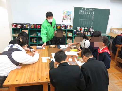 中条小学校にハンコの指導に伺いました。