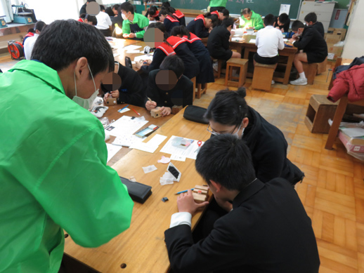 中条小学校にハンコの指導に伺いました。