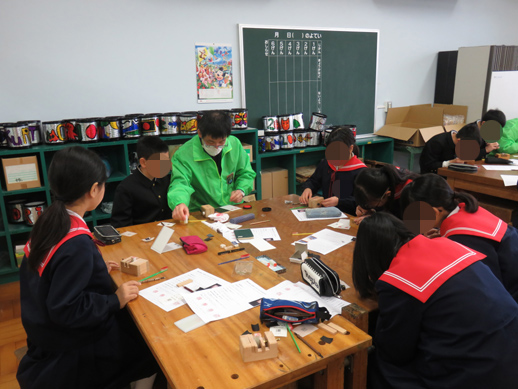 中条小学校にハンコの指導に伺いました。