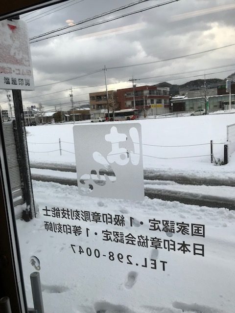 外は銀世界です。