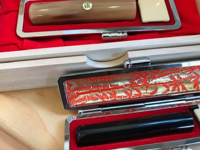 牛角と黒水牛の印鑑です。