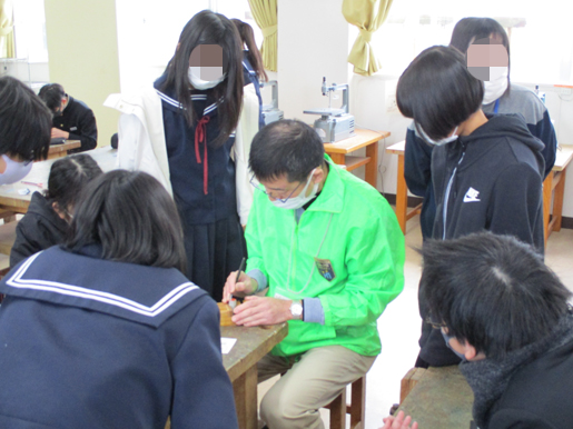 能美市立寺井小学校での「出前はんこ講座」です。