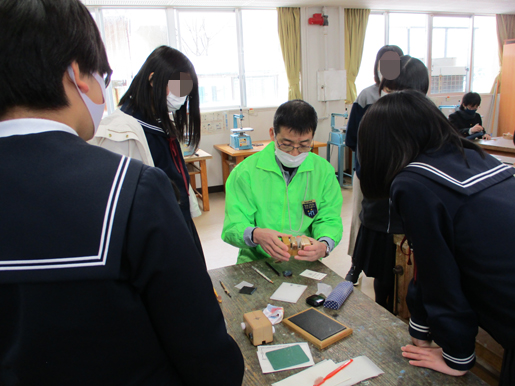 能美市立寺井小学校での「出前はんこ講座」です。