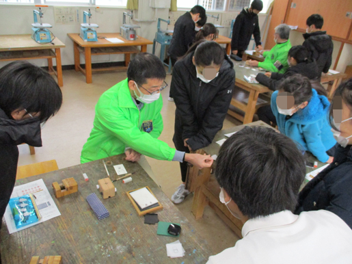 能美市立寺井小学校での「出前はんこ講座」です。