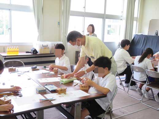 三谷小学校での出前はんこ講座です。