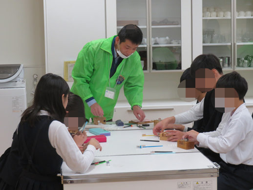 金沢市立中央小学校での出前はんこ講座です。